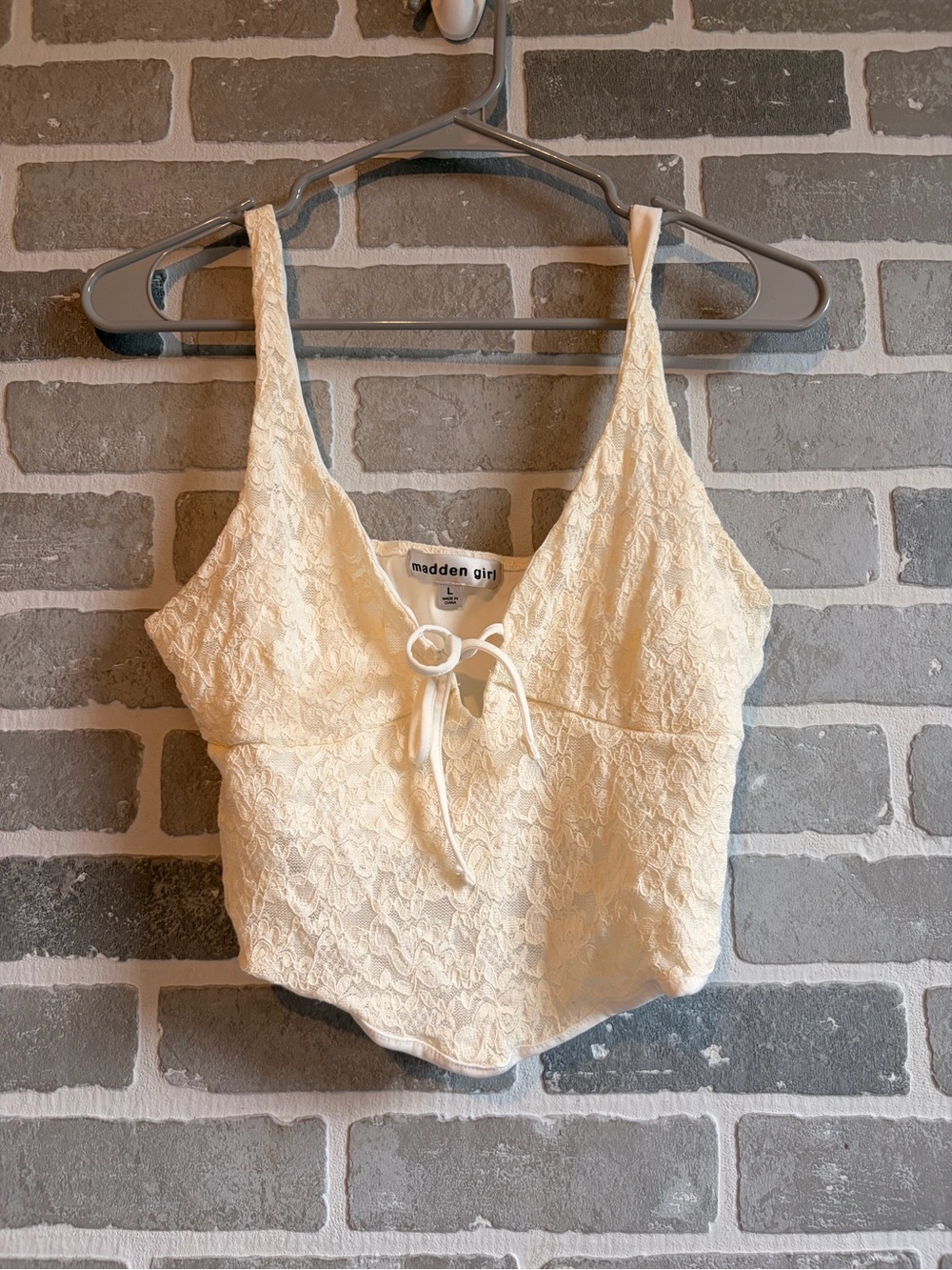 Madden Girl Cream Lace Tie-Front Cropped Tank Top - Picture 1 of 2